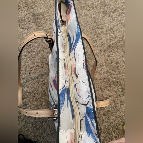 Guess tote - Picture 6 of 9